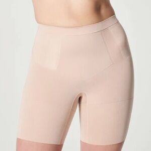 NWOT SPANX Mid-Thigh Short BREATHABLE SUPPORT
THINstincts™ 2.0 sz SMALL - unworn